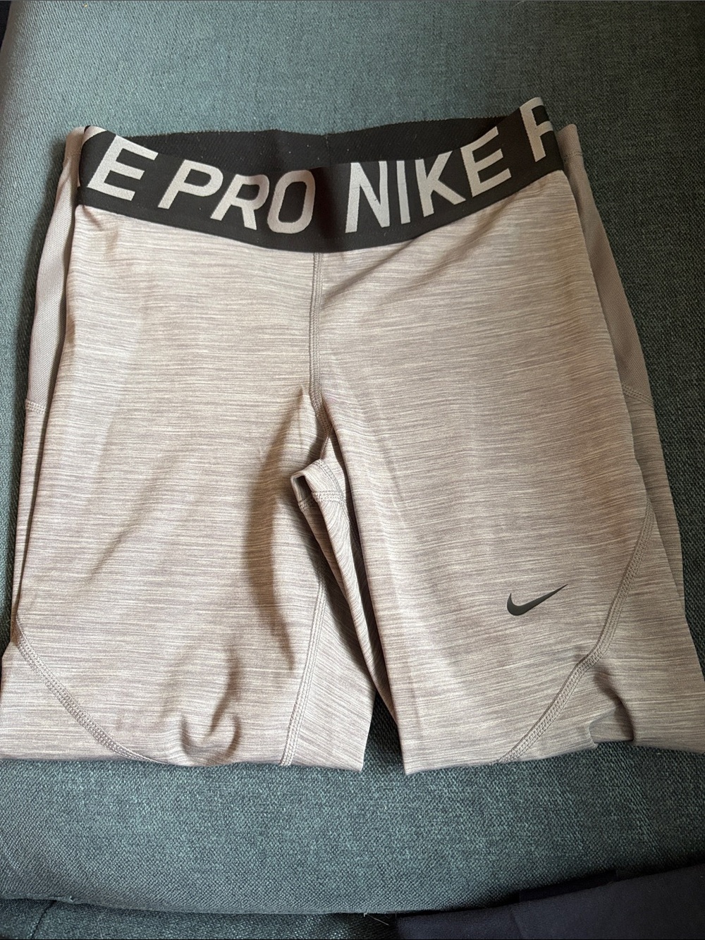 Nike Pro Grey Heather High-Rise Cropped Leggings - Picture 2 of 3